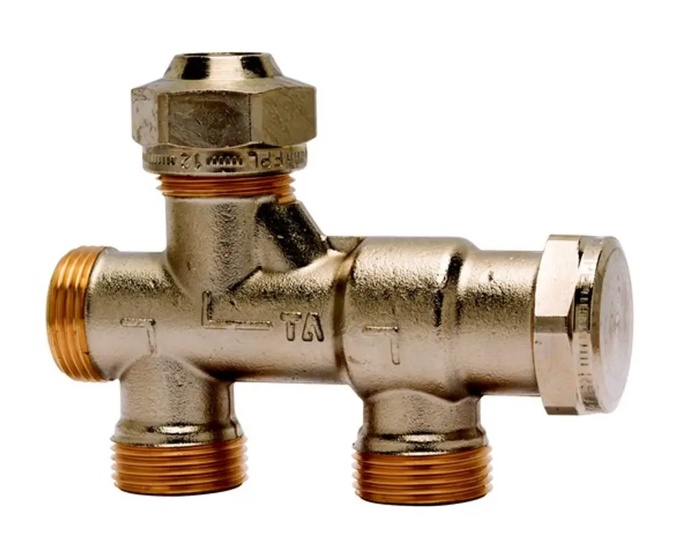 Thermostatventil von IMI Hydronic Engineering mit mehreren Anschlüssen für die Regelung von Heizungsanlagen, aus Messing gefertigt.